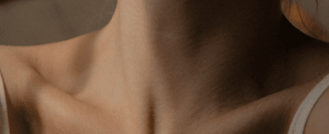 Imagen que muestra hábitos como la exfoliación excesiva y la falta de sueño que impactan la salud de la piel.
