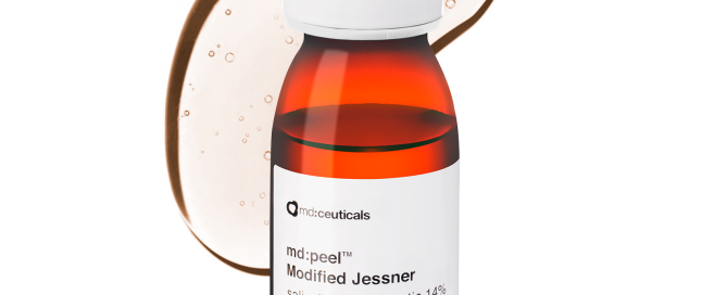 Combines salicylic, lactic, and citric acids for youthful skin, softening wrinkles, controlling oil, and enhancing complexion