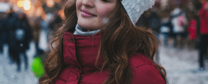 Image showing beauty products that help you achieve a radiant look for the Christmas holidays.